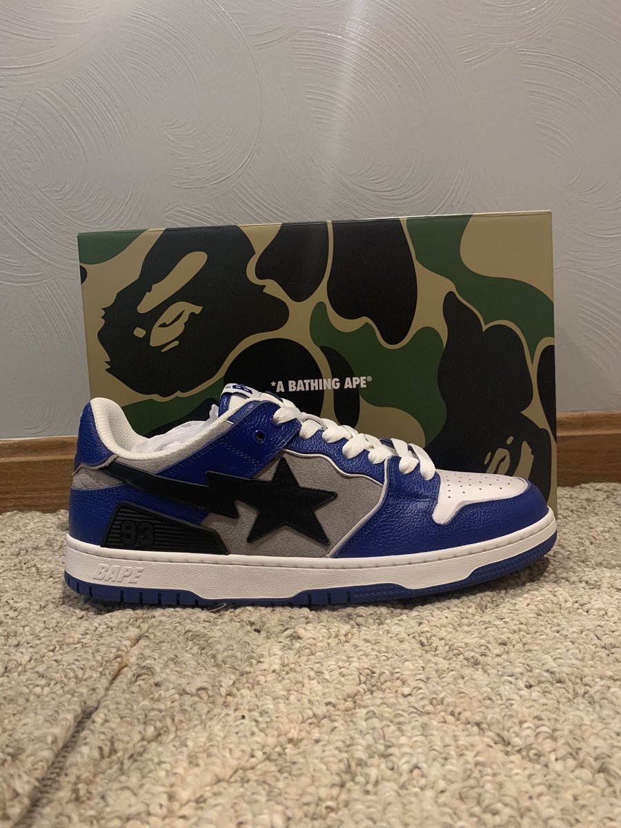 Little Christmas present for myself 💫

Picked up my first pair of Bape kicks 👟 🦍
