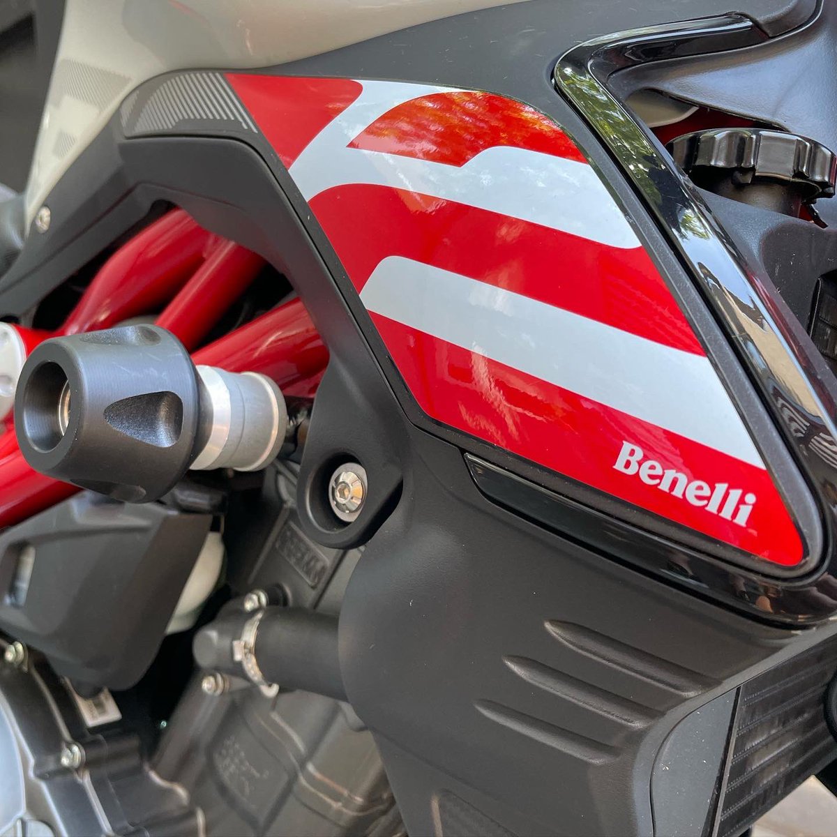 GAPSX22's tweet photo. CUSTOM GARAGE ☠️
Colocación de slider Benelli 302s
#customgarage 
#benelli 
#benelli302s 
#302sports 
#302s 
#kraftec 
⚙️ 🆁🅴🆂🆃🅰🆄🆁🅰🅲🅸🅾🅽
⚙️ 🅲🆄🆂🆃🅾🅼🅸🆉🅰🅲🅸🅾🅽 
⚙️ 🆁🅴🅿🅰🆁🅰🅲🅸🅾🅽
⚙️ 🆂🅴🆁🆅🅸🅲🅴
📍 🆂🅰🅽 ​ 🅼🅰🆁🆃🅸🅽
🇦🇷 🅱🆄🅴🅽🅾🆂 ​ 🅰🅸🆁🅴🆂 https://t.co/aEtHh3fX43