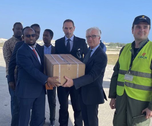 FabrizioLobasso's tweet image. #Italy again at the frontline helping #Somali ppl. 
8 tons medical supplies traumakits in response to recent terrorist attacks just arrived! 🇮🇹&amp;amp;🇸🇴 hand/hand vs #AlShabaab. 
At #Mogadishu airport @ItalyinSomalia amb. #AlbertoVecchi +Director #Africa @ItalyMFA #GiuseppeMistretta