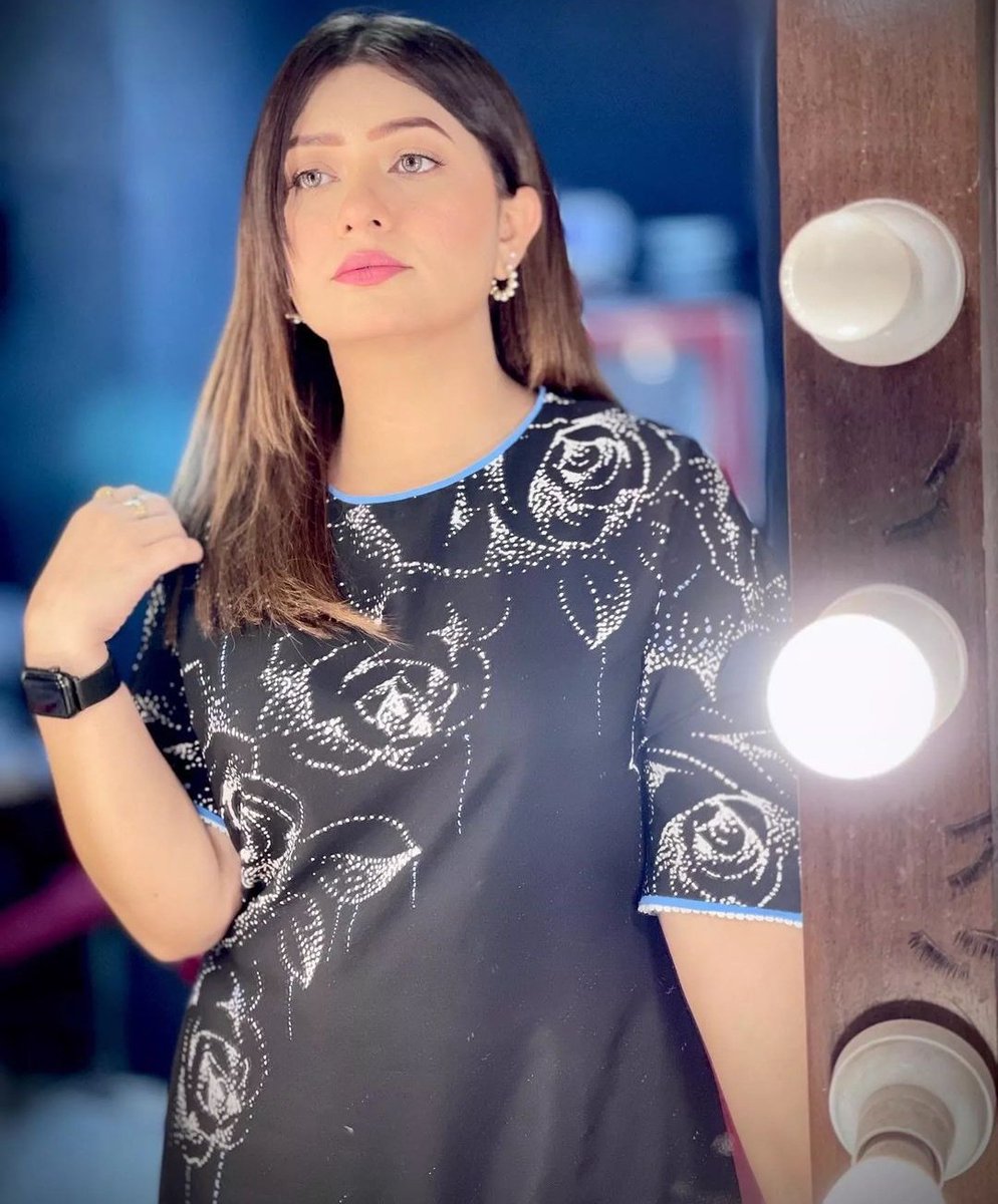 imAsim07's tweet photo. "Mirror Never Speak a Lie"
Senior Broadcast Journalist, Freelance Model and Programme Anchor @SummaiyaRizwann looking Stunning, Gorgeous and Beautiful 🖤♥️😍☺️

#MediaClicks https://t.co/RLOMFRyE6R