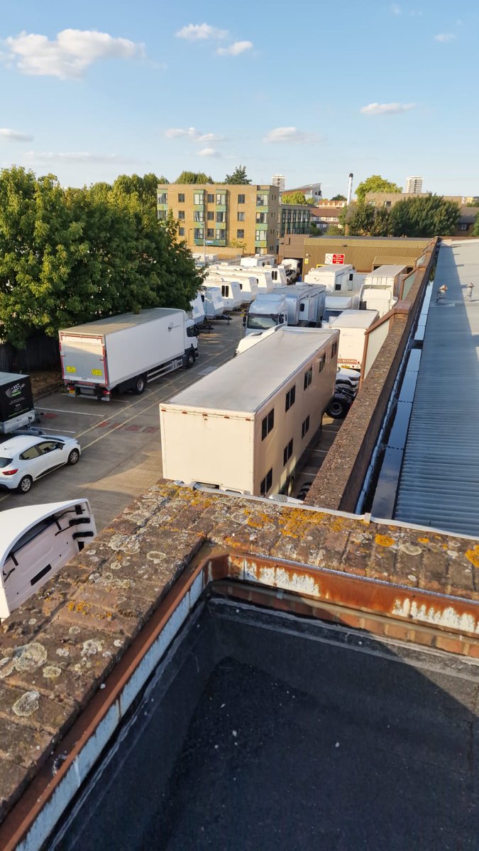 BERMONDSEYZONE1's tweet photo. #Bermondseystudios now have three sites in #zone1 for film productions. contact George Lawrence #goforthproductions CEO, for space in Jan2023. we are expecting to have EV's and battery energy storage systems available (TESS), #bermondsey #film #tv #london #reducepollution https://t.co/M88TSAlWKn