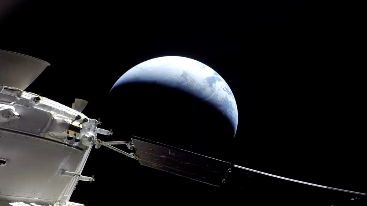 SpaceflightNow's tweet photo. Earth is growing larger in views from NASA's Orion spacecraft as it races toward re-entry and splashdown in the Pacific Ocean to wrap up the 25-day Artemis 1 test flight to the moon.

Splashdown west of Baja California is set for 12:39pm EST (1739 GMT).

https://t.co/BAiMdFpYj5 https://t.co/Gi8Skph6BJ