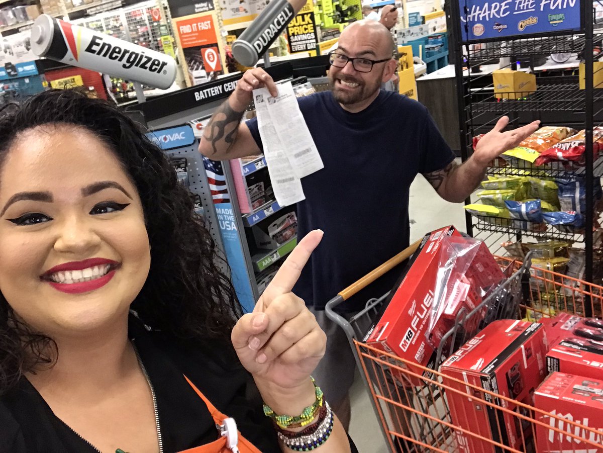 THD_ASHLEY's tweet photo. Special thanks to the best DIY customer at store 6872! @AlexPineiro79 giving back by creating shareholder value! We appreciate you shopping with us! 💪🏽 #THDStrong https://t.co/dDyfVPdYCG