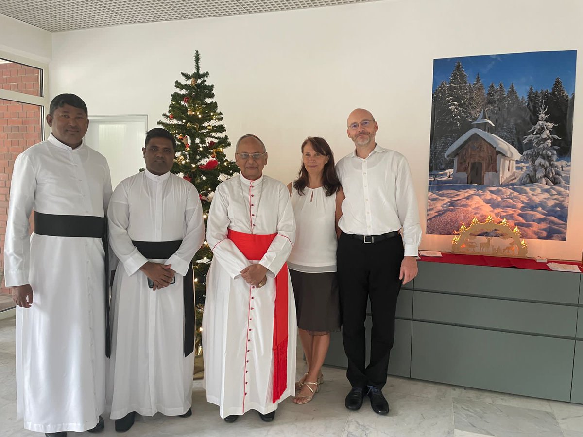 Many thanks to His Eminence the Cardinal and his team, Fr. Deninton and Fr. Prasad, for celebrating 3rd Sunday of Advent together with the German community at my Residence! We are very fortunate to have a German speaking Cardinal here in 🇱🇰