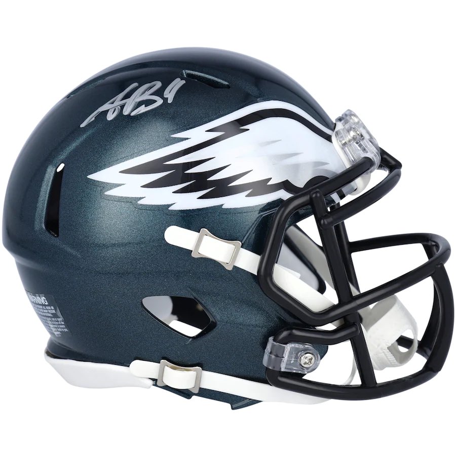 dhwanisaraiya_'s tweet photo. I’m seriously so grateful and thankful for all of you 🫶🏽

Giving away an epic Eagles bundle to spread some holiday joy w/ some prints and a signed AJ Brown mini helmet 🏈

-Like/RT
-Share with ya friends, tag them idk
- Reply with your very specific fav holiday candy 🎄 https://t.co/hVYHJcqk9h