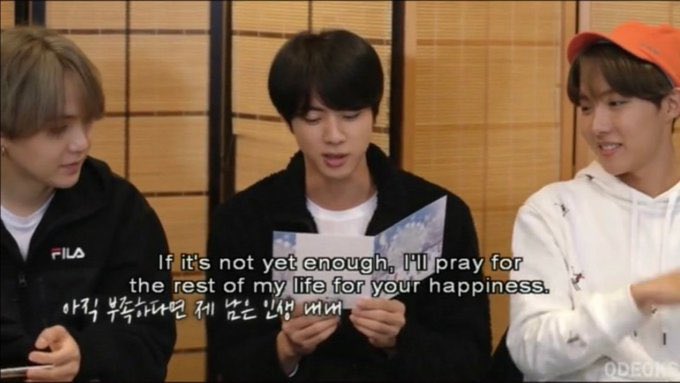 Healinghours7's tweet photo. seokjin and his pure love for ARMYs — a heartwarming thread https://t.co/ZehAK1KHmo