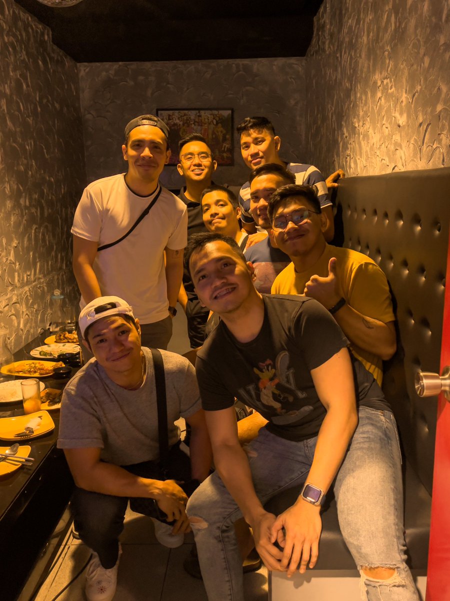 VitaminCee25_'s tweet image. Palaban pala ang class sa singing! #ClassGoesVideoke #ClassPicture #VitaminCee

@orvillage @jettpe @ZagaIbarra @matt_chew__ @picnickbg @oscargonjr @juandersefs