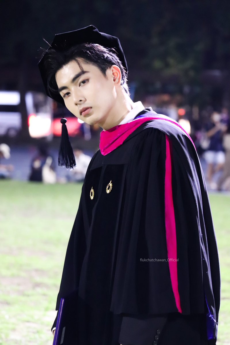 flukccwOfficial's tweet photo. พี่บัณฑิตวันนี้เหล่ท่อ หล่อเท่ห์มากคับ 

#flukccw @flukchatchaput https://t.co/qRghao2V0S