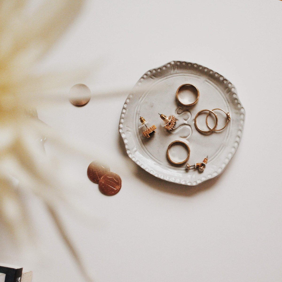 leducgoldsmiths's tweet photo. Ever wondered which #necklace to wear with which neckline? Or which #earrings are best for your face shape? ✨

With so many styles of #jewelry, it can be difficult to find the perfect one for you. Check out this article for more tips on #StylingJewelry >>>  ... https://t.co/NooPAItWHB