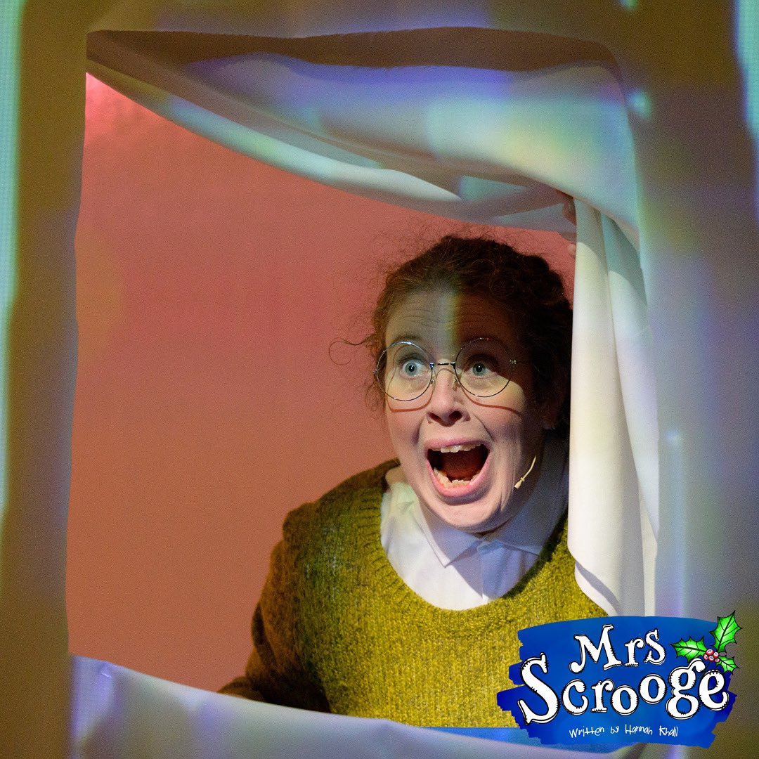 The face you make when looking out of the window to see how cold it is… #MrsScrooge 

#childrenstheatre #childrenstheatreuk #projection #digitaltechnology #familytheatre #familyshow #puppet #kindness #christmasshow #accessibility #accesstheatre #newtheatre