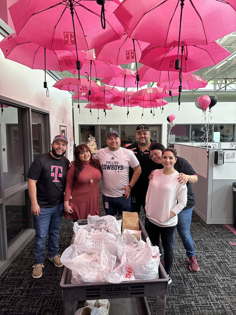 Ready to recognize our #WeekendWarriors @MissionTXperts with #BreakfastTacos #MagentaLife #TotalExperience @VictorF0907 @Aejaz_H @m_wan4life