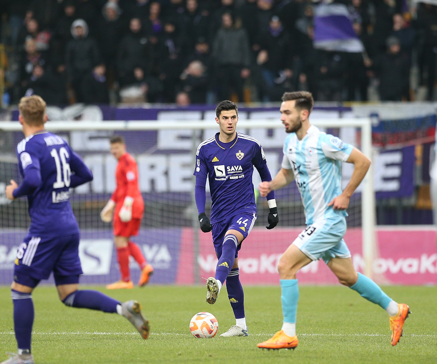 nkmaribor's tweet photo. Na zimski premor s peto zaporedno prvenstveno zmago: dvakratni strelec Žan Vipotnik.

@nkmaribor - @NDGorica 2:1

#MiSkupajEnoSmo #MBGOR https://t.co/OZXTAQXnjT