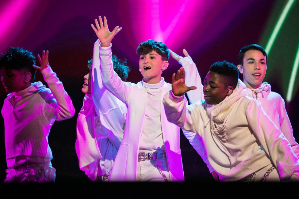 ItsMalbert's tweet photo. Pues qué queréis que os diga, Carlos ha hecho UNA PEDAZO DE ACTUACIÓN llena de fuerza, buena voz, presencia y se HA COMIDO EL ESCENARIO. Una actuación perfectamente de GANADOR. #JESC22 #EurovisionJunior #EurovisionJuniorRTVE https://t.co/0mShq0Dgq5