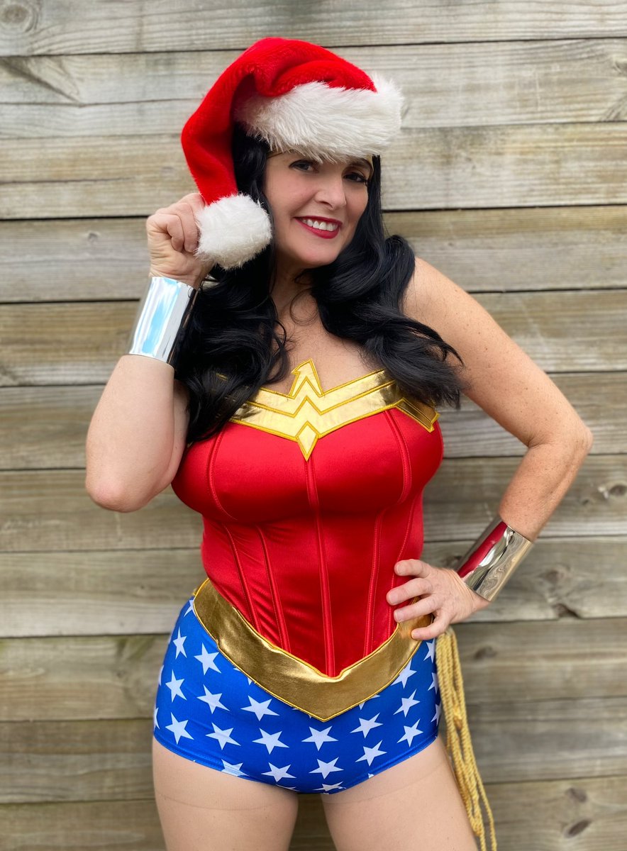 Just two weeks left until #Christmas! I have a huge photo shoot in two hours,  it after that’s all over I’m going to hit Amazon for everything I can’t get locally. Local always comes first!

#wonderwoman #wonderwomancosplay #a2wonderwoman #classicwonderwoman #dccomics