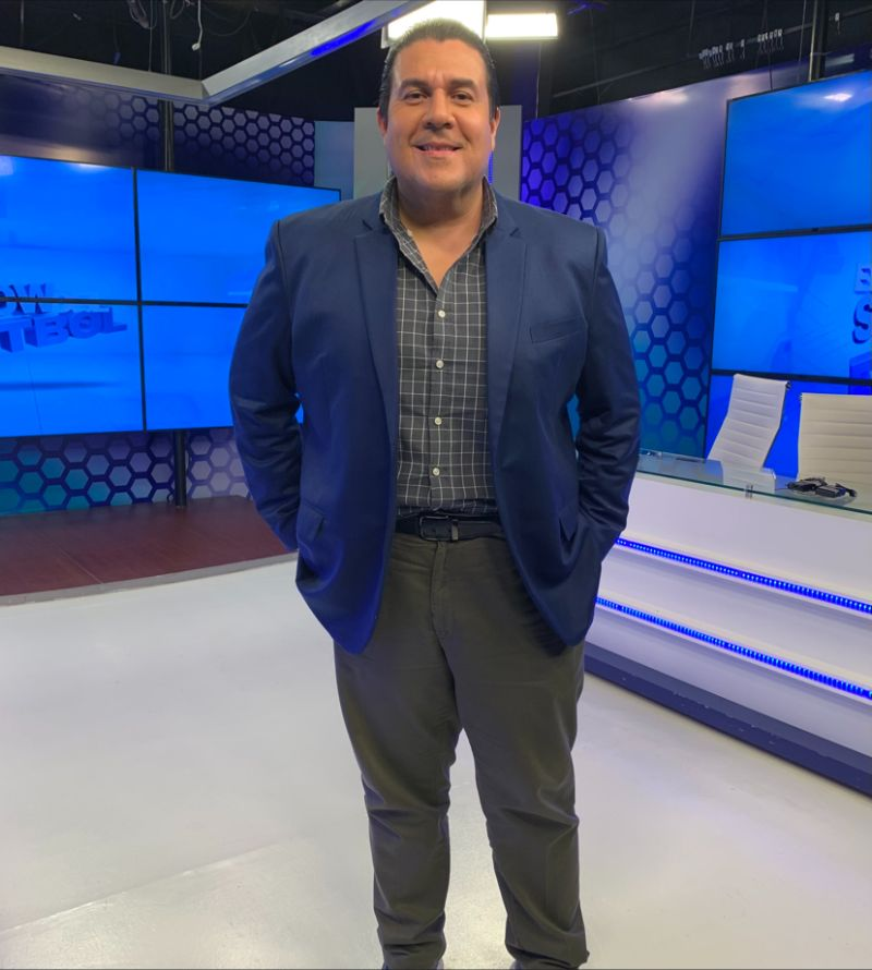 AntonioUbilla1's tweet photo. 11 diciembre 1981 nace en Portoviejo el destacado y reconocido periodista deportivo Ramón Morales Verduga,compañero, muy querido amigo, Feliz cumple "Osito", gran propulsor del "Osollo" y "Currincho"
@Rmoralesverduga
 #PeriodistasDeportivos https://t.co/b8f9riWtwM
