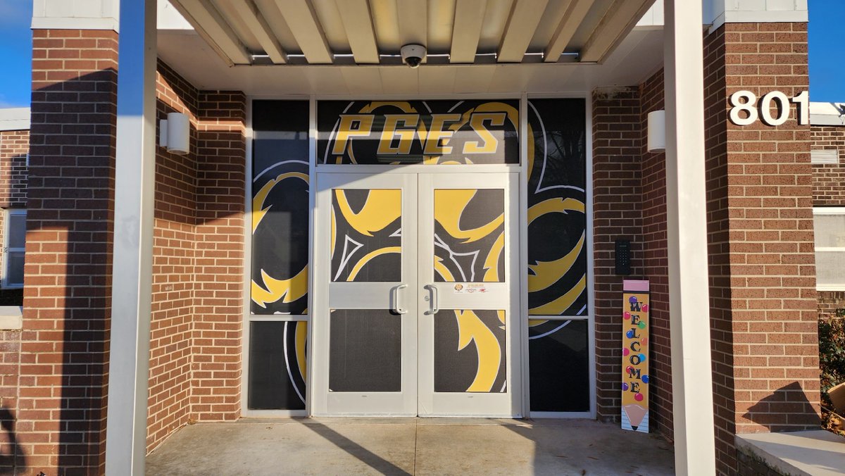 GC_Image's tweet photo. Our creative director with more awesome designs at Prairie Grove, Arkansas!! This time we got to do window perfs at the Elementary School!! Big thanks to the Tigers for choosing GCI for all their branding needs!!
#gcifamily #custombranding #windowperfs #schoolpride https://t.co/DkU3Llmfa0