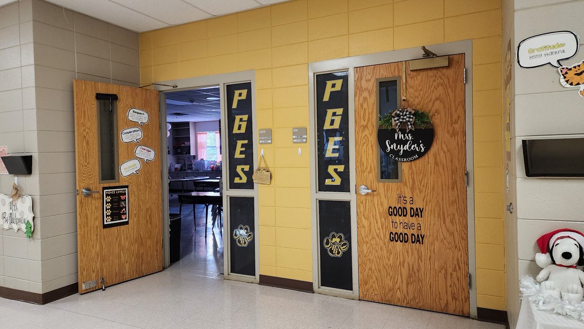 GC_Image's tweet photo. Our creative director with more awesome designs at Prairie Grove, Arkansas!! This time we got to do window perfs at the Elementary School!! Big thanks to the Tigers for choosing GCI for all their branding needs!!
#gcifamily #custombranding #windowperfs #schoolpride https://t.co/DkU3Llmfa0