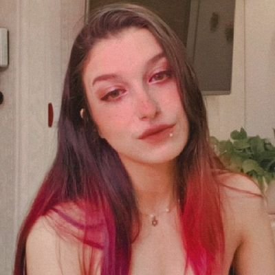 فراموش نکنید که #آرمیتا_عباسی همچنان تو زندانه و روزای سختی رو داره میگذرونه... 

#مهسا_امینی