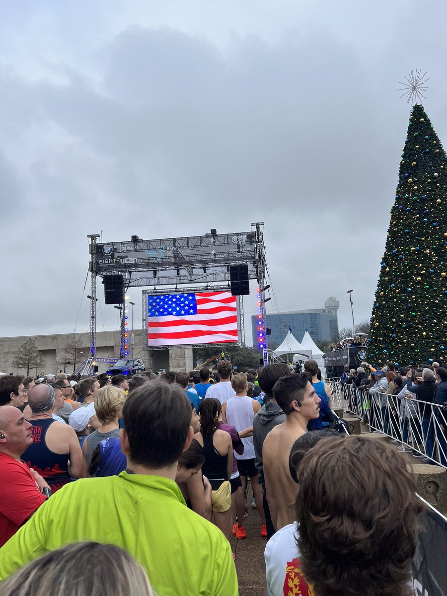 HT911's tweet photo. @footballdiehard @Jeff_Mans @SiriusXMFantasy Bob where ya at? I gotcha out here… #BMWMarathon PS: @SiriusXMFantasy Ray… all set! Thank you for all you do! https://t.co/USblDZEvAv