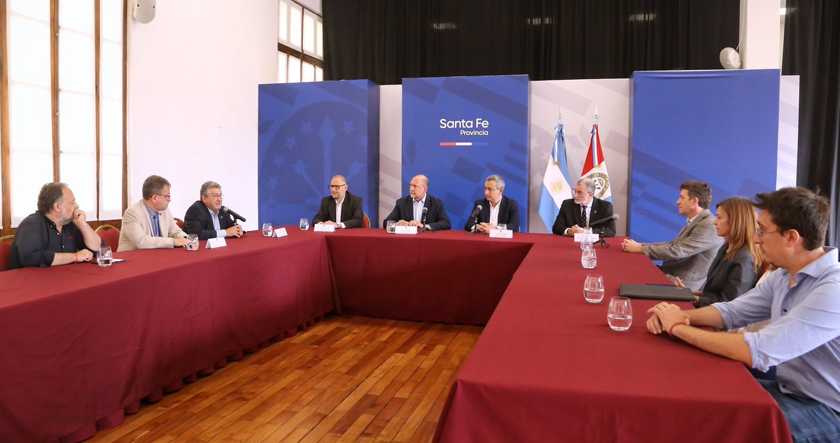 horaciocrios's tweet photo. #EnSantaFeHacemos 🔷 con trabajo, compromiso y la firme decisión de seguir fortaleciendo la provincia. 
Tres años de gestión de @GobSantaFe, con líneas de acción donde las políticas  se materializan en hechos concretos, no solo discursos. https://t.co/CGhdOxYJ6O