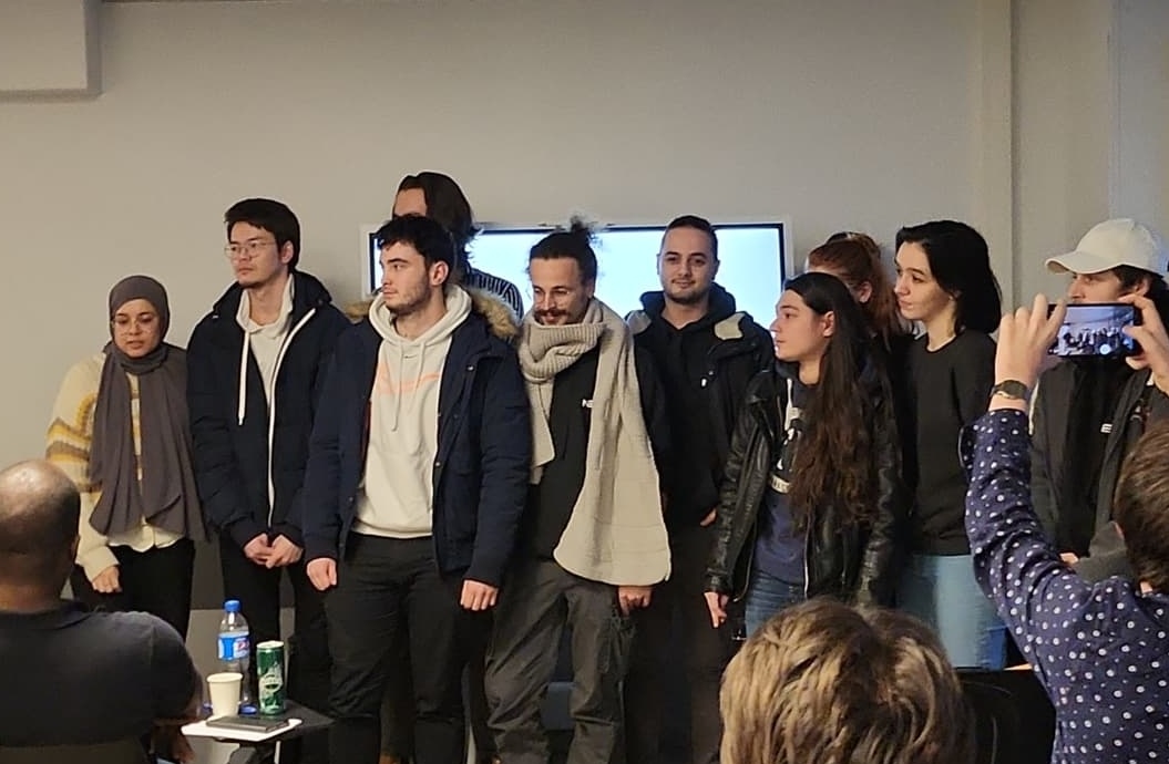 NeedForSchool1's tweet photo. Coup de ❤️ des jurys : Mask on ! On espère une belle continuation entre les mains d'@ArkadaStudio  #gamejamnfs ! https://t.co/EIEP7EEZI7