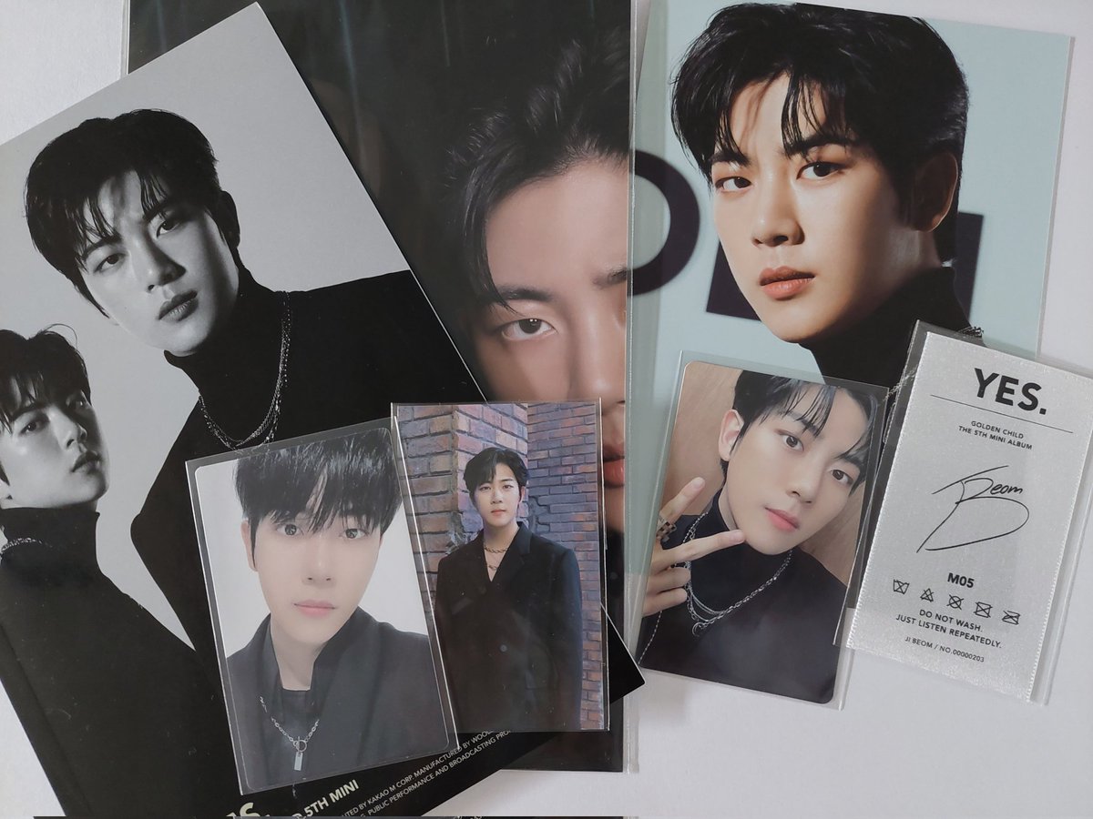 12.12 SALE 🎁🍀✨️

GOLDEN CHILD JIBEOM YES
Unsealed album — includes pb + cd, individual poster, postcard, le photocard, ar pc, +1 pc, and tag

🎀 P250 
✨️onhand
💌DM if interested 
🏷 wts lfb golcha ph