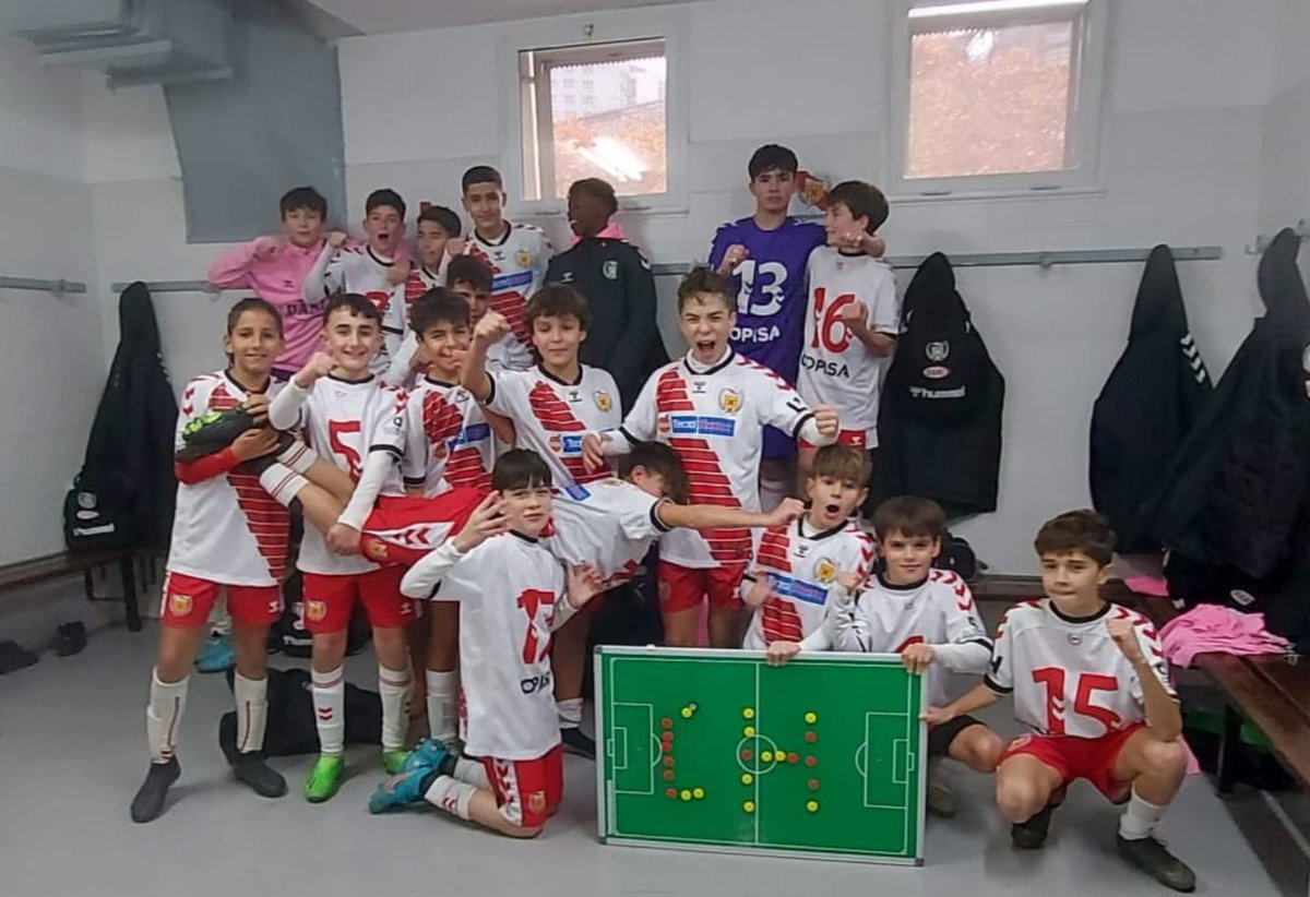 [MARCADOR INFANTIL]

🏆 1a Divisió. G1. J10
✅️ IC 4-1 <a href="/CFAEspluguenc/">CFA Espluguenc</a>
⚽️ David
⚽️⚽️⚽️ Kilian

Vuitena victòria del conjunt d'<a href="/AgusMelo77/">Agus Melo</a> que segueix a 2 punts del líder.

#SomhiHospi #SomFutur⚪❤