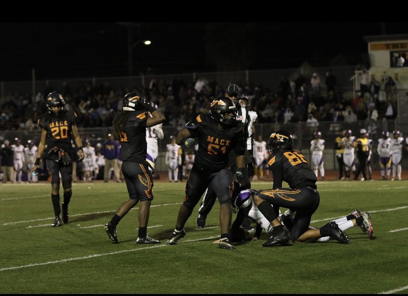 NOTHING BUT BLESSED!
Senior year
17 sacks
25 tackles for loss 
68 total tackles 
♟️
@MackhouseFb <a href="/mackhouse86/">coach peters</a> 
<a href="/BrandonHuffman/">Brandon Huffman</a> <a href="/westcoastpreps_/">West Coast Preps</a>