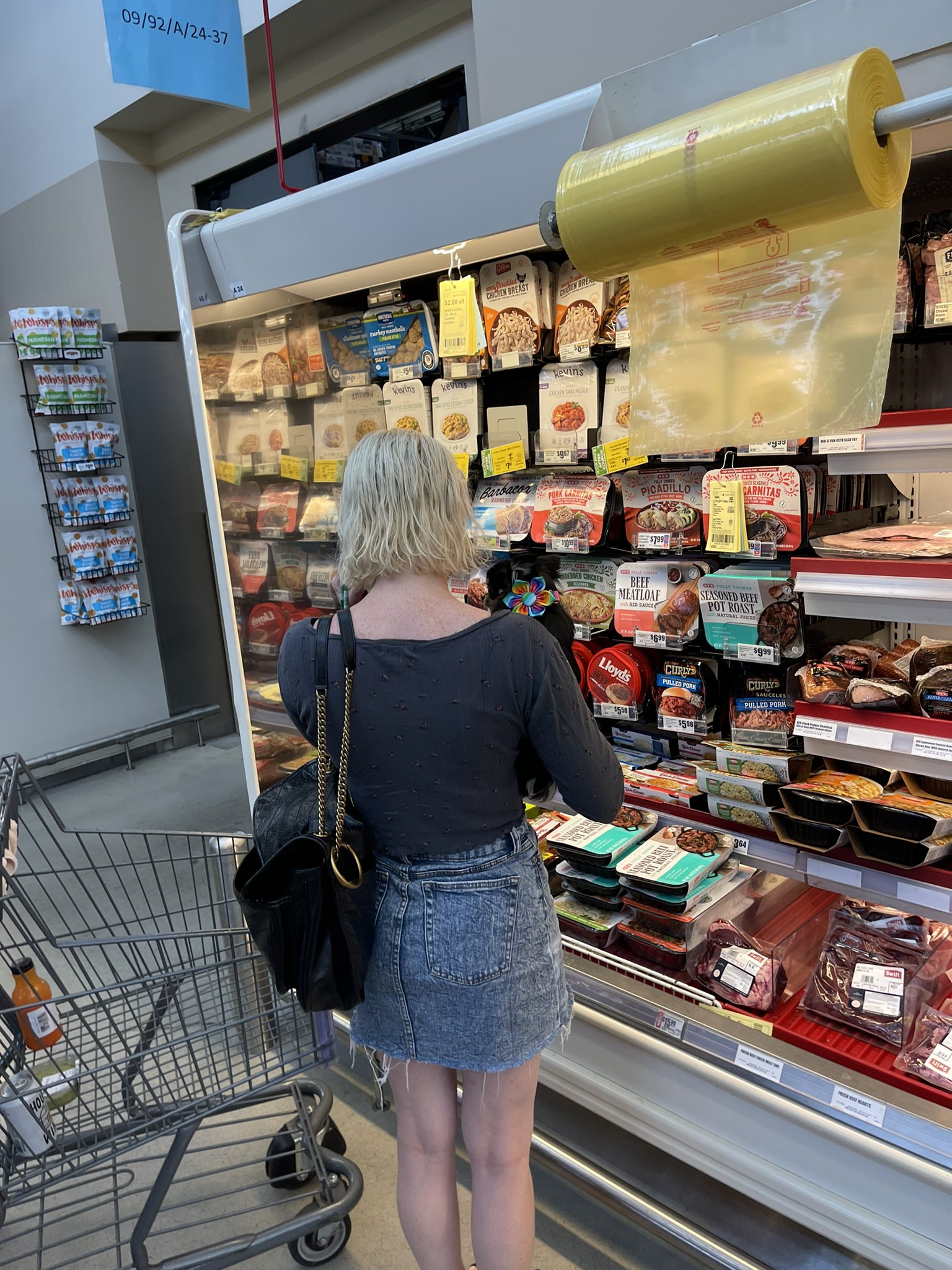 Simon on Twitter "Hi HEB. Once again a dog at the store. Employee is