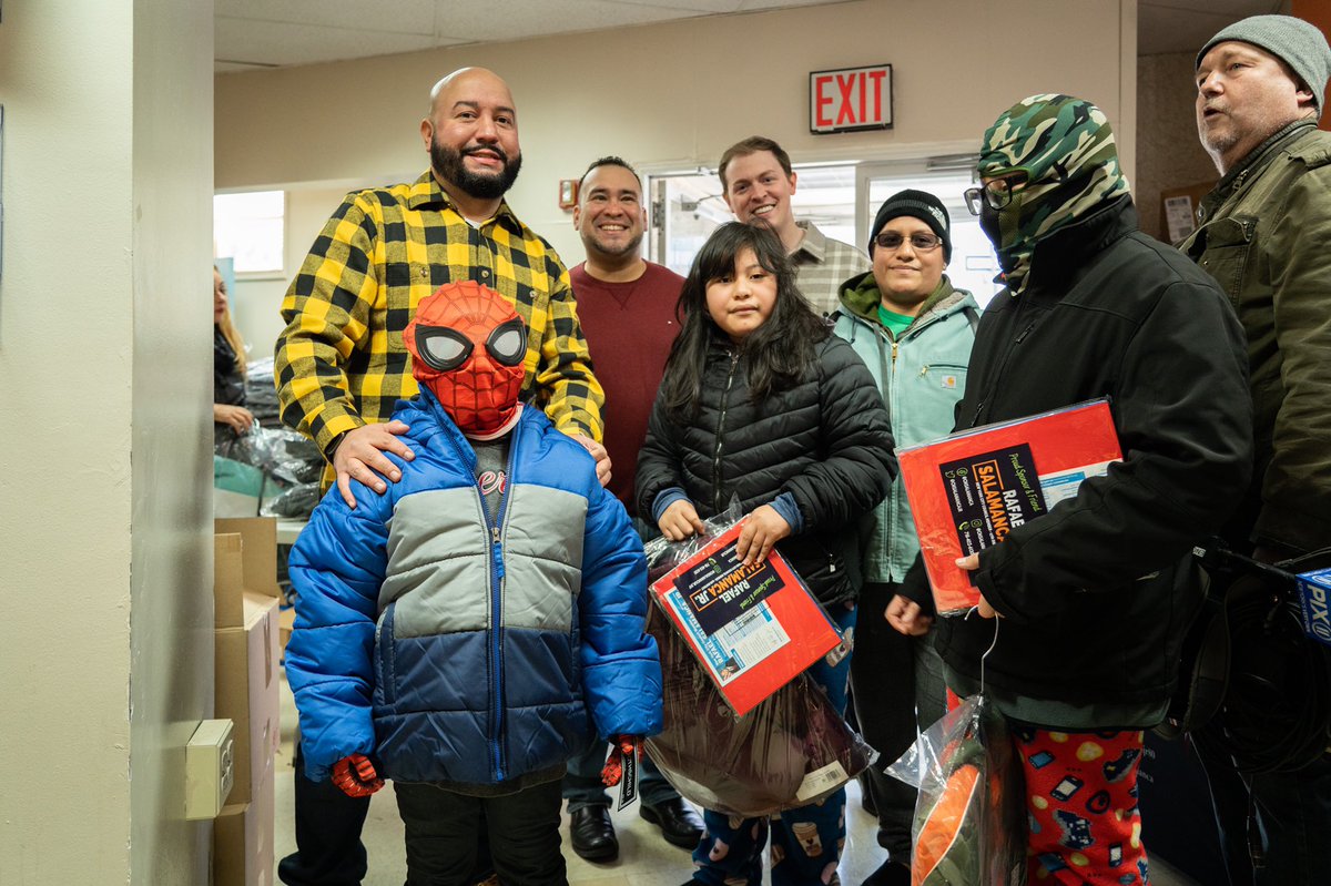 CMSalamancaJr's tweet photo. We had an amazing time this weekend distributing warm winter coats to hundreds of Bronx families. 

Thank you to @SoBoBID, @PonceBank, @41_Comm_Council and @NYPD41Pct for banding together to make this event possible! https://t.co/cjWBMdkV4s