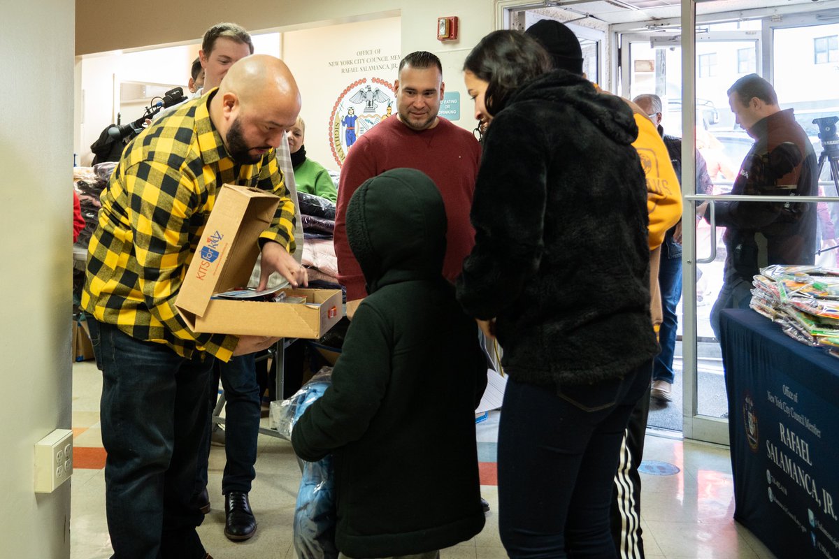 We had an amazing time this weekend distributing warm winter coats to hundreds of Bronx families. 

Thank you to <a href="/SoBoBID/">Southern Boulevard Business Improvement District</a>, <a href="/PonceBank/">Ponce Bank</a>, <a href="/41_Comm_Council/">41 Pct Comm. Council</a> and <a href="/NYPD41Pct/">NYPD 41st Precinct</a> for banding together to make this event possible!