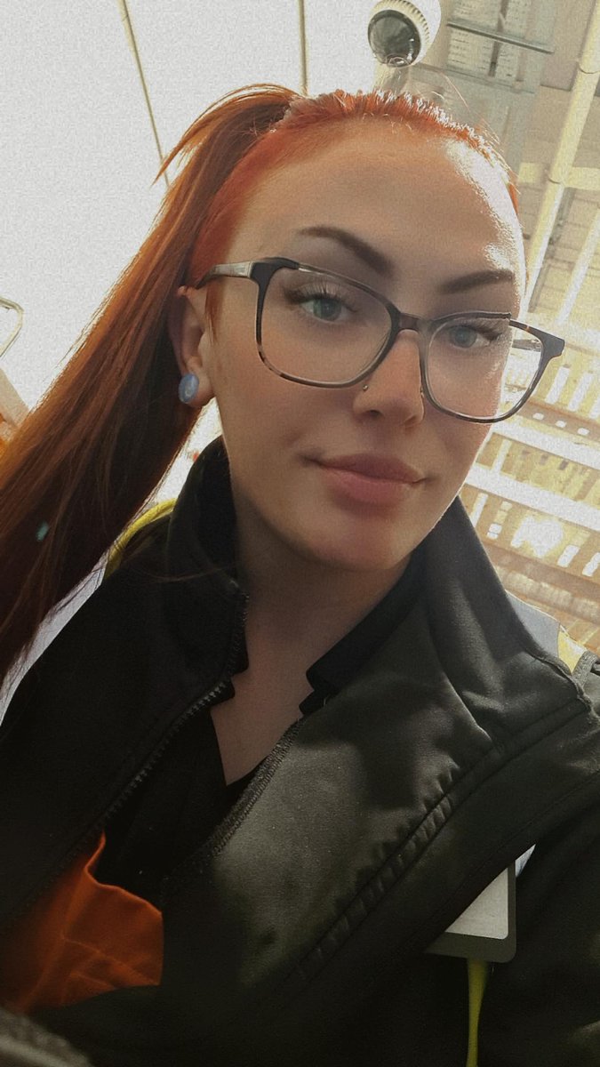 thedemonfoxx_'s tweet photo. Decided to wear my hair up today in a high pony π I'm really loving being a red/ginger head β€οΈ
#redhead #worklife #outofcosplay #cosplayer #normaljob #red #redhairwomen #gingerlife #ginger https://t.co/qlufSgijbG
