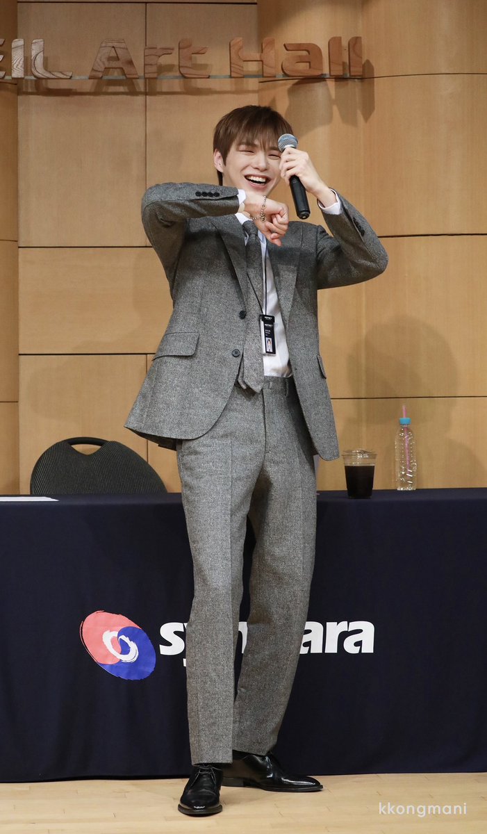 kkongmani's tweet photo. 아기오타쿠 신났쪄≧◡≦ 근데 기럭지가 이메다

221204 신나라 팬싸 
#강다니엘 #KANGDANIEL https://t.co/cHpnNBfnrV