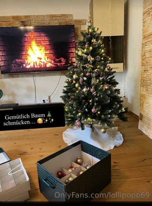 Stellt ihr Euren Weihnachtsbaum 🎄✨ auch schon auf?  Normal war immer Tradition ein Tag vor heilig Abend