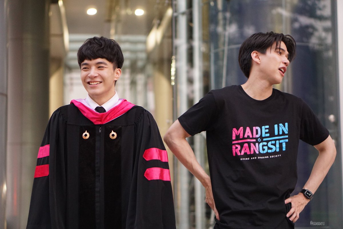 alia_shines1's tweet photo. It was the most happiest moment to❤️❤️ see my favourite moons together 💗🥹🐺🌎 I wish this moments comes again to see them together 💜✨
#BBen  #BenEarth 
 #CongratulationsToBBen
#CongratulationsToBabyEarth
 #หมาป่าเบญจมินทร์ #PhanaWayo #khundin #คุณดิน Cr:kamamyu 📸 https://t.co/u4naciBJfO