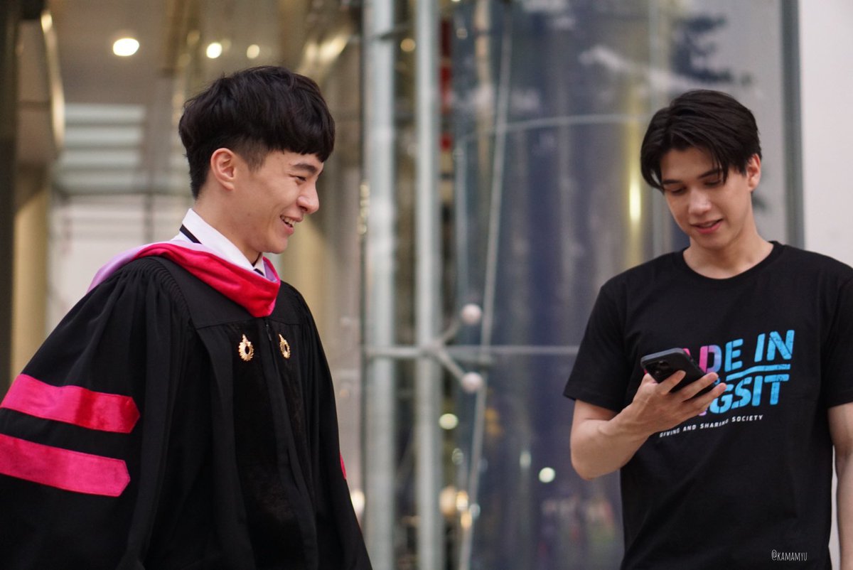 alia_shines1's tweet photo. It was the most happiest moment to❤️❤️ see my favourite moons together 💗🥹🐺🌎 I wish this moments comes again to see them together 💜✨
#BBen  #BenEarth 
 #CongratulationsToBBen
#CongratulationsToBabyEarth
 #หมาป่าเบญจมินทร์ #PhanaWayo #khundin #คุณดิน Cr:kamamyu 📸 https://t.co/u4naciBJfO