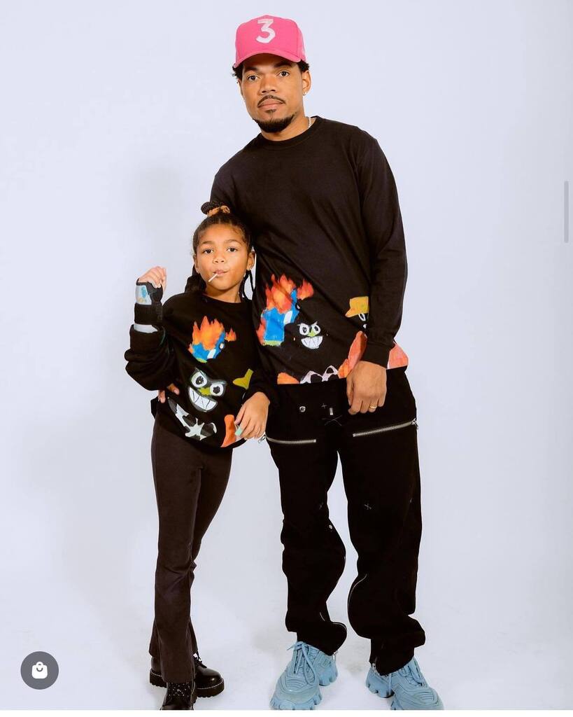 Feral_Grin's tweet photo. My Dear friends, family, art lovers. I have gotten many messages, but this is not my collaboration with @chancetherapper . An artist ive know since high school, who goes by @hotfunmia has been copying my style. I hit her up in 2018 after she got a collab… https://t.co/AQRvR2xqrh https://t.co/2sYaACtkHd