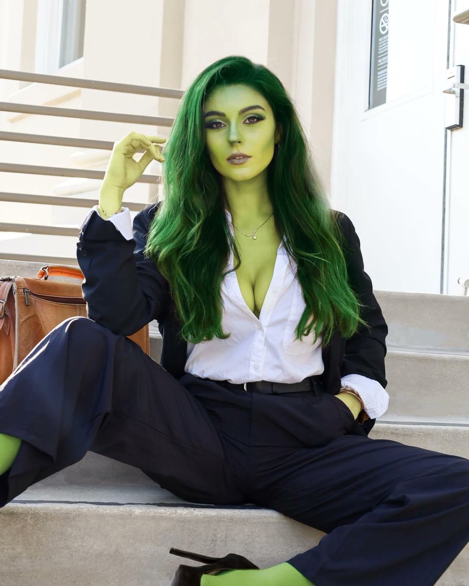 Been excited to feature this on #SexyShulkieSunday. I don't focus a lot on Shulkie cosplay but Taya Miller understood the assignment and has earned the honor. 💚🔥 #SheHulk