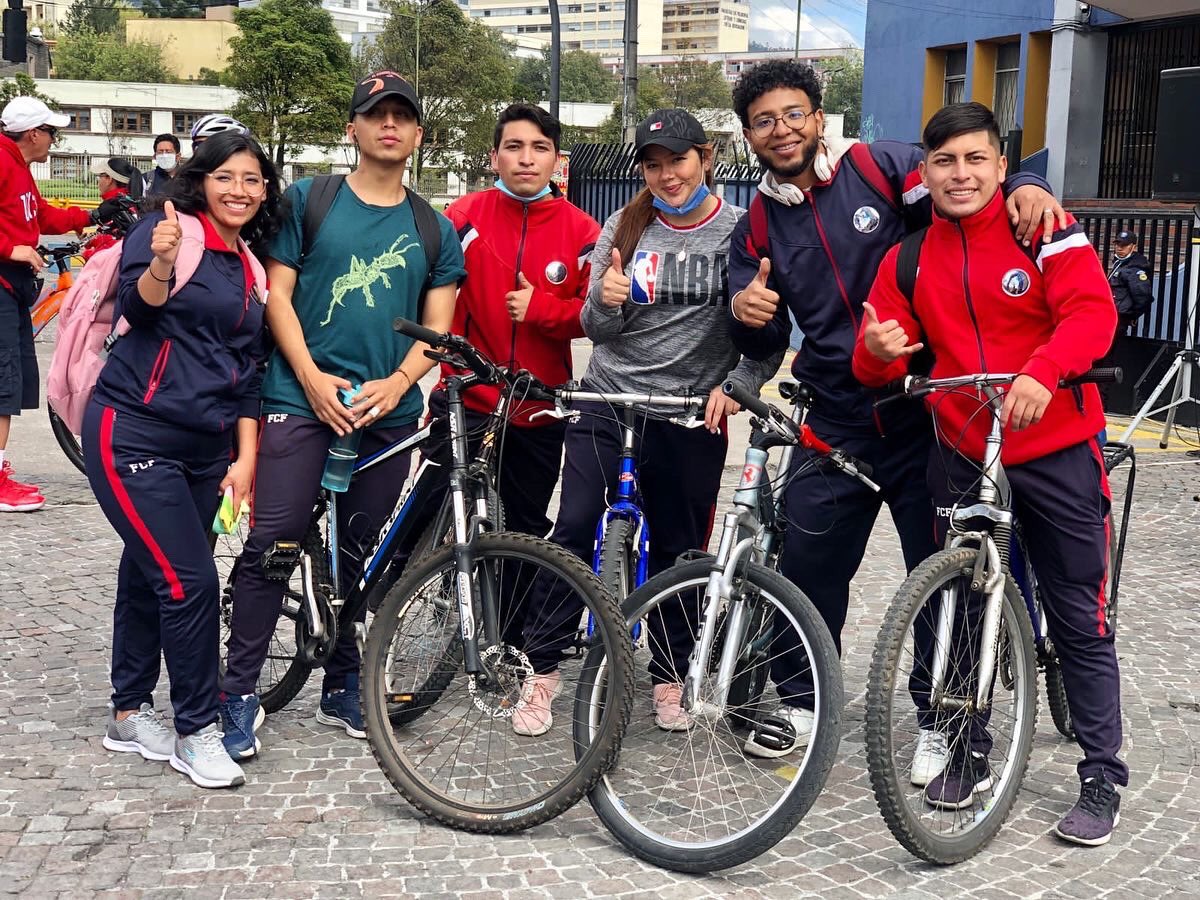 lacentralec's tweet photo. #LaUCEporQuito 👩‍🦽|
Estudiantes, docentes y autoridades de @lacentralec participaron hoy en el “Primer Paseo Inclusivo La UCE por Quito”. En la Plaza de la Facultad de Ciencias Administrativas, se cerró con éxito esta actividad deportiva y de sano esparcimiento https://t.co/e0Y7uua5LN