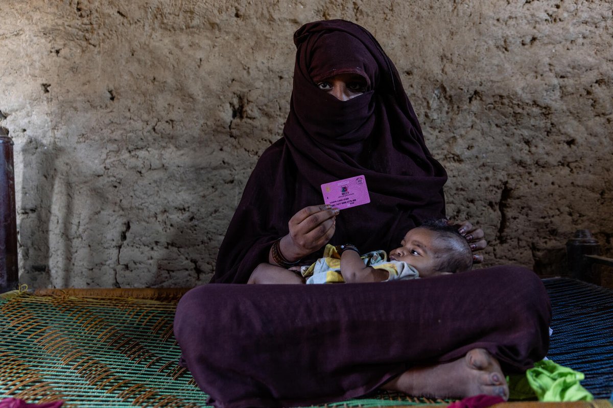 UNICEFSudan's tweet photo. While pregnant with Ayla, Naila enrolled in #MCCTplus in May 2022 after hearing about it at the primary health care facility.
She is practicing #breastfeeding after being educated by health workers: โThe communication I have with my child is through breastfeeding," says Naila. https://t.co/2EH4x6DsCd