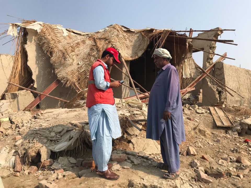 PRC_official's tweet photo. Pakistan Red Crescent started its phase of relief activities; Emergency Response Team and volunteers are in the field together, reaching the flood-ravaged areas of district Dadu for assessment.
#Assessment #ERT #Communities #PRCS #ReliefActivities #FloodInPakistan https://t.co/QfyguEzIpH