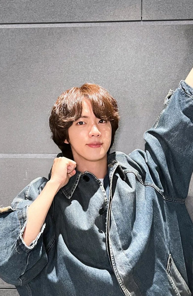 S7R_twt's tweet photo. GM! Sa𝑙imos de nuestra cuevita para ir corriendo a nuestra audición, no queriamos perdernos 𝑙a oportunidad de ser partes the #𝚙𖦹p·文化𝚑ōme 🤍 de 𝑙a manito de nuestro @hobajpg. Fotito antes y después de 𝑙a exp𝑙otación, perdón pero Merak pe𝑙ón >>>. https://t.co/9OIOECbO9j