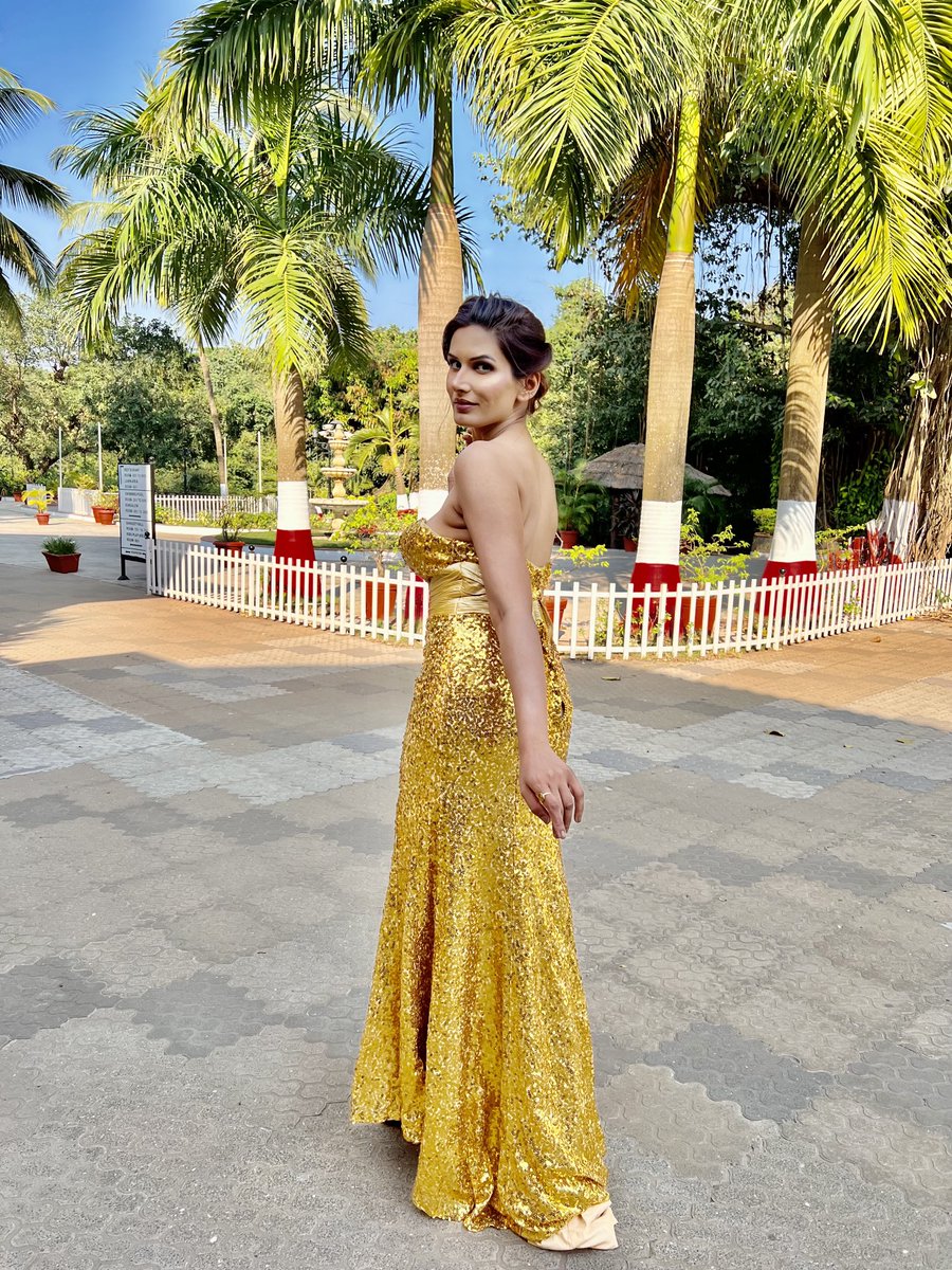 FanApurva's tweet photo. #turningaround #golden #look #matters https://t.co/8QLdqH5ESa