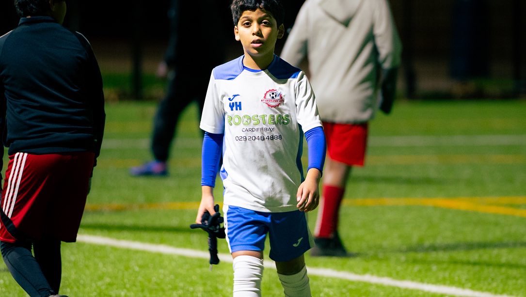 gen_centre's tweet photo. Training session on a Friday night under the lights in Butetown.A glimpse of the Next Gen boys working hard and having an enjoyable session.Thanks @GavinPorter_ for the amazing video and pics #nextgen#development#localtalent#Butetown#CAVC#footballacademy https://t.co/NJEQfVNWg6