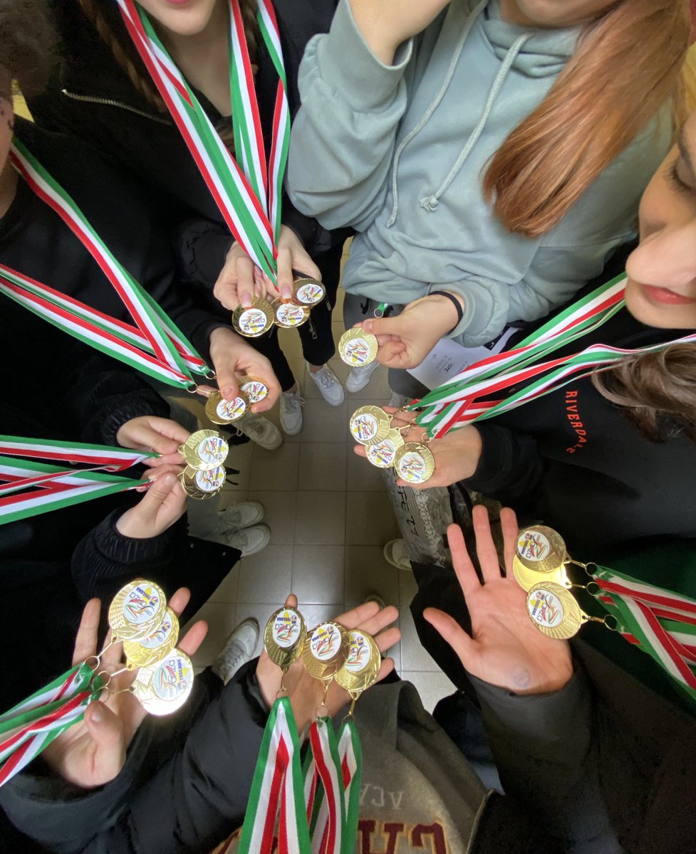 msriiaaa's tweet photo. è iniziato il periodo stressante in cui c’è una gara ogni fine settimana ma dai almeno siamo arrivate tre volte prime https://t.co/Qqx8JaYTnD