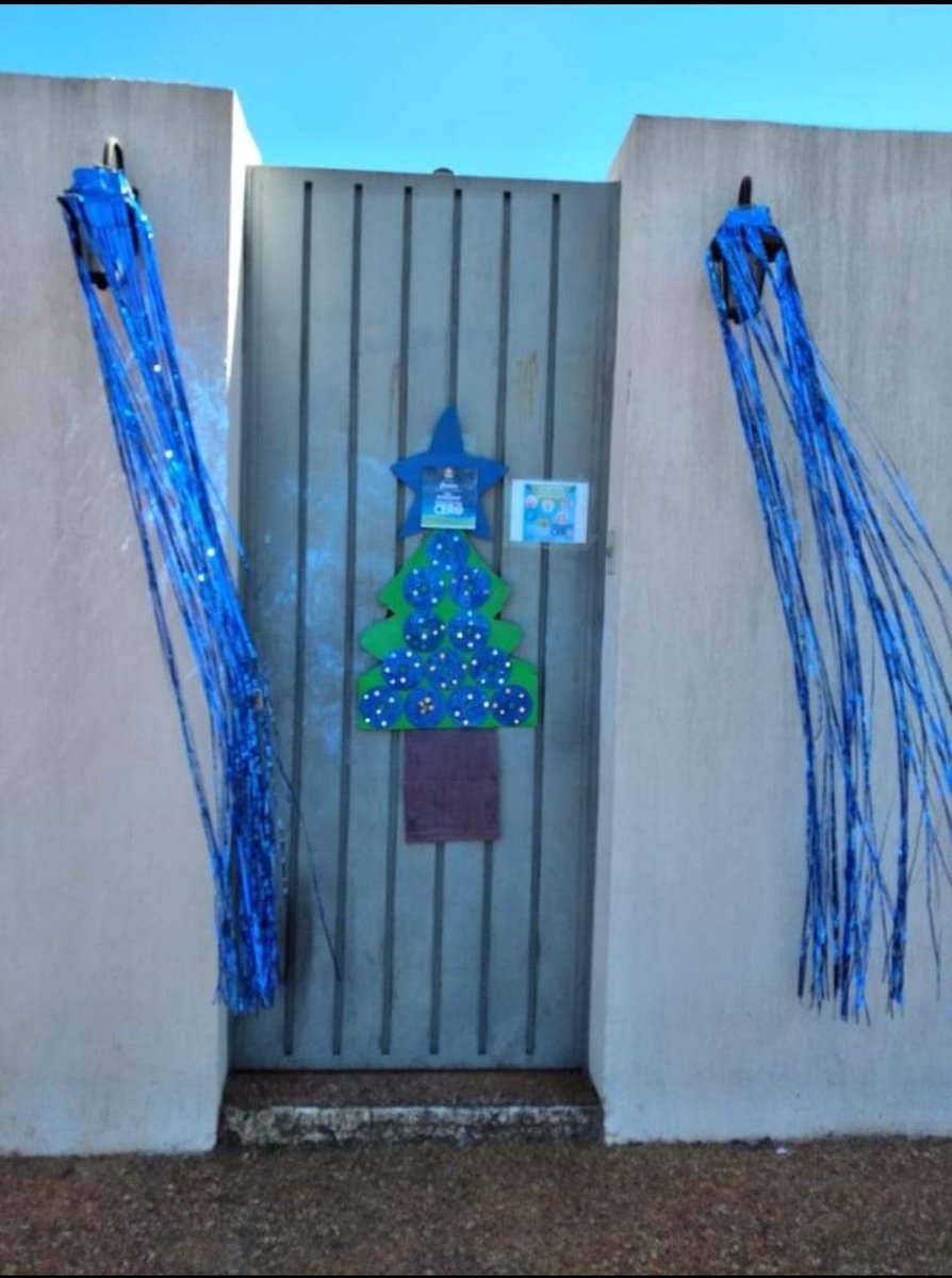 DrOscarBottger's tweet photo. Si observas decoración azul en una 🏡 NO TIRES PIROTECNIA. En ese hogar hay un niño/a con Autismo que va a sufrir x los estruendos, debido su gran sensibilidad auditiva, llegando a sentir dolor, ansiedad y estrés.
Disfrutemos estas fechas especiales sin dañar a los demás https://t.co/SdXIbuPsxP