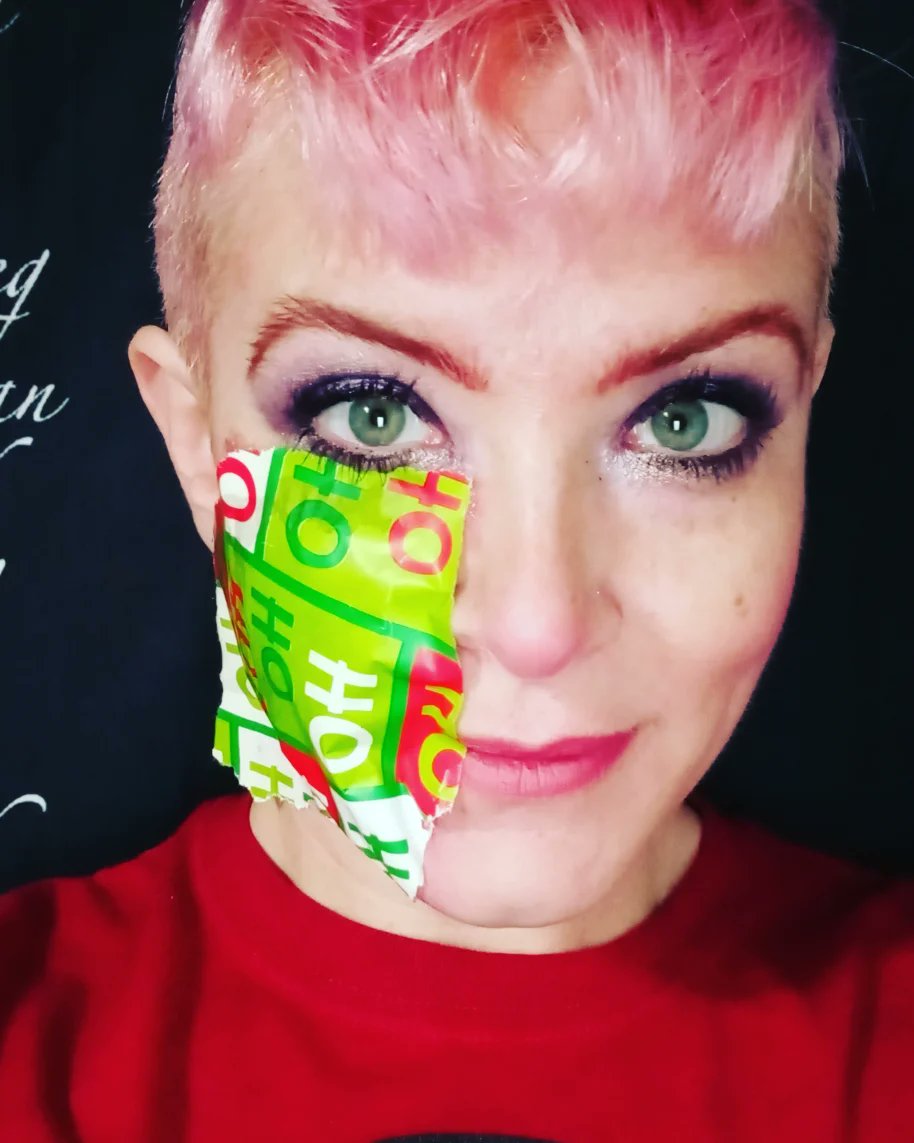 Cosmomom09's tweet photo. ⚠️FX MAKEUP⚠️
The perfect gift for an FX artist? MORE LATEX!! 😂
#fxmakeupartist #fxmakeup #sfxmakeup #makeup #makeupartist #mma #beauty #spooky #makeuplooks #christmas #scars #prosteticmakeup #prostetics #moreblood #sfxmakeupartist #sfxmakeupartistinthemaking https://t.co/eqRQ8D5jGj