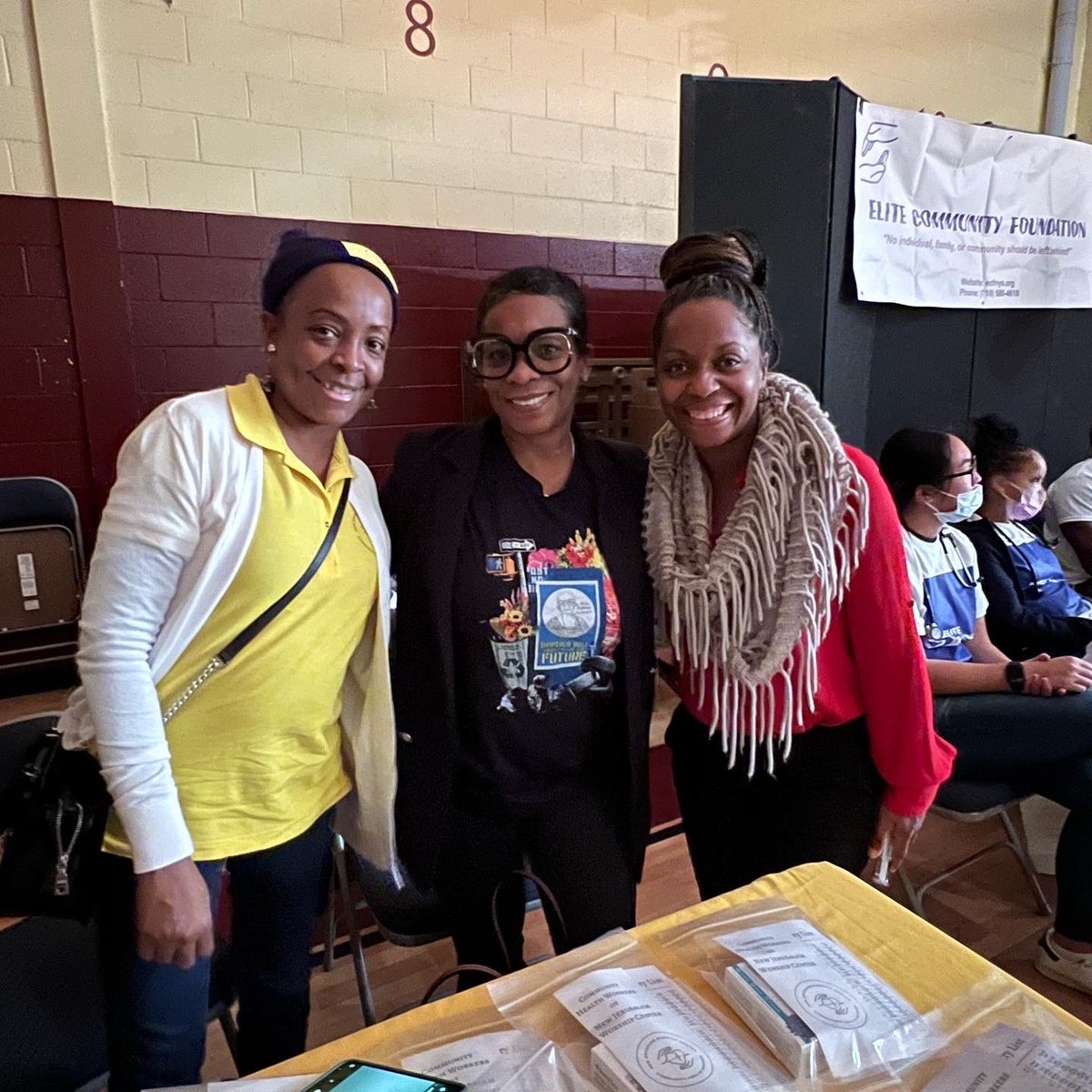 CMBrooksPowers's tweet photo. The Annual #Christmas #GrandMarket was a huge success. Thank you @BraataProd for putting on an excellent performance and #merrickacademy for hosting us for the second year! #CaribbeanCulture https://t.co/z73WHTRdXr