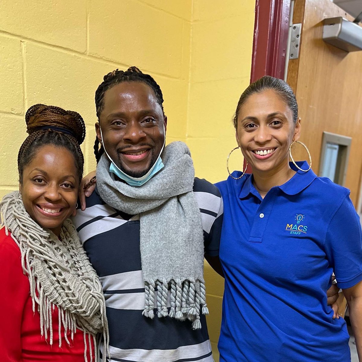CMBrooksPowers's tweet photo. The Annual #Christmas #GrandMarket was a huge success. Thank you @BraataProd for putting on an excellent performance and #merrickacademy for hosting us for the second year! #CaribbeanCulture https://t.co/z73WHTRdXr