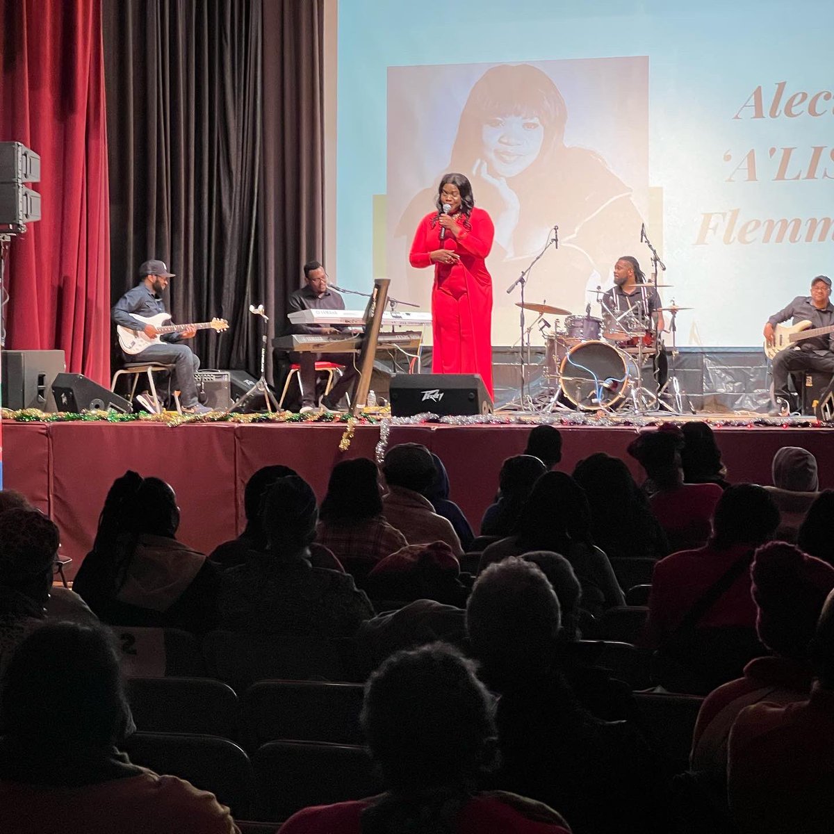 CMBrooksPowers's tweet photo. The Annual #Christmas #GrandMarket was a huge success. Thank you @BraataProd for putting on an excellent performance and #merrickacademy for hosting us for the second year! #CaribbeanCulture https://t.co/z73WHTRdXr